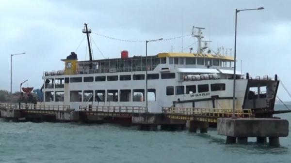 Pelayaran Kapal Feri dari Kolaka ke Bajoe Ditunda Akibat Cuaca Ekstrim