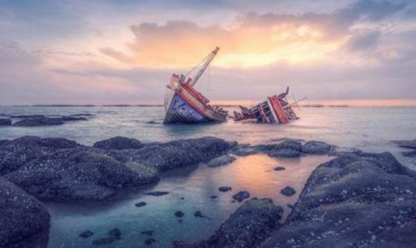 Kapal Tenggelam Dihantam Ombak di Perairan Pulau Tinjil, Belasan Orang Dilaporkan Hilang