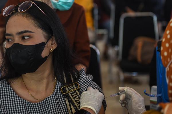 Warga Antusias Vaksin Covid-19 Booster Tahap Dua