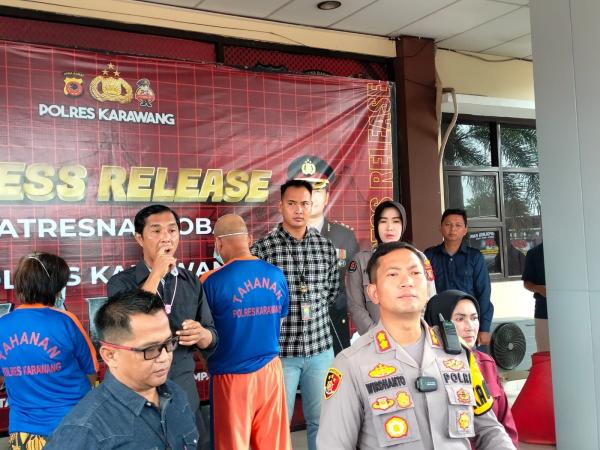 Nyambi Jual Ganja, IRT dan Security Perumahan di Karawang Ditangkap