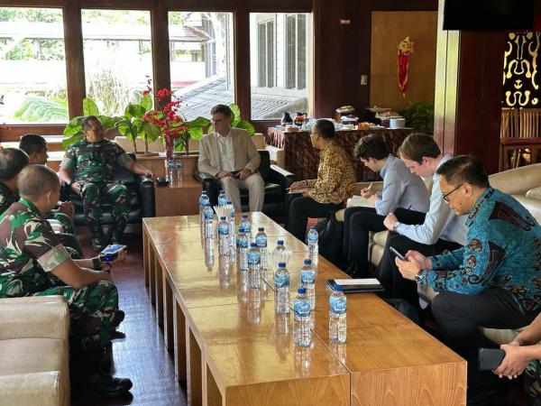 Temui Pangkogabwilhan III, Diplomat Selandia Baru Bahas Pencarian Capt Pilot Phillip Mark Mehrtens