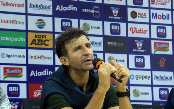 Kalah 1-2 dari PSM Makassar,  Luis Milla Akan Evaluasi Skuad Persib Bandung