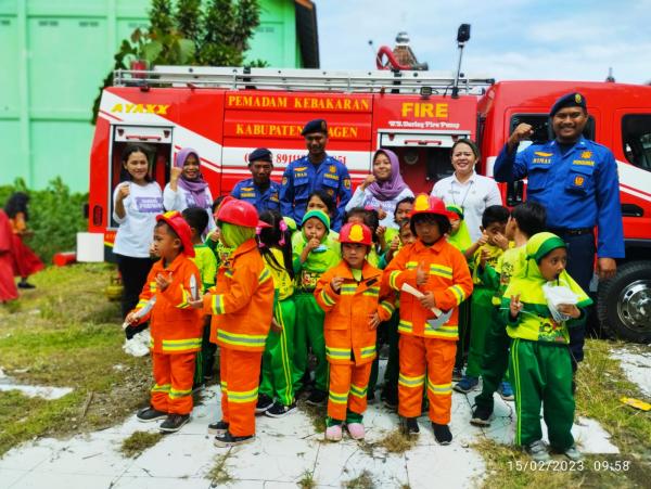 TK Pertiwi 1 Sambungmacan Laksanakan Outing Class Pelatihan Pemadam Kebakaran