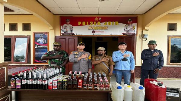 Polres Boven Digoel Musnahkan Barang Bukti Ratusan Botol Miras