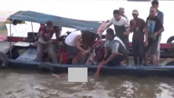 Heboh! Kakek Pawang Penyelam Berhasil Temukan Bocah 10 Tahun yang Tenggelam di Sungai Musi