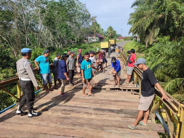 Tak Kunjung Dibangun, Jembatan Desa Wonoharjo Ini Ancam Keselamatan Warga