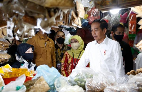 Jokowi Puas Harga Bahan Pokok di Surabaya Terjangkau, Penyaluran Tepat Sasaran