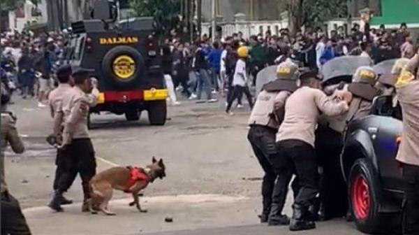 Kerusuhan Suporter dengan Polisi di Stadion Jatidiri Semarang, Ganjar Angkat Bicara