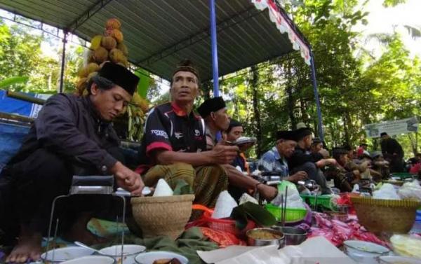 Panen Berlimpah, Warga Temanggung Gelar Tradisi Wiwit Durian