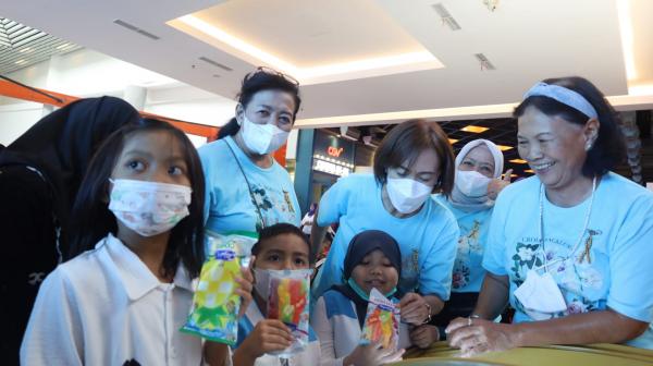 Peringati Hari Kanker Anak Sedunia, Yili Bagikan Ice Cream Gratis Joyday
