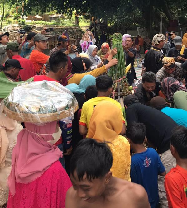 Tradisi Keleman di Sendang Asmoro Desa Ngino, Kirab Gunungan Jadi Pesona Wisata