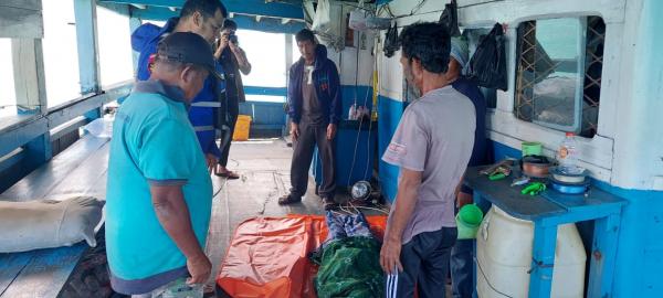Satpolair Polres Bangka Selatan Evakuasi Jenazah ABK KM Harapan Kita Bersama