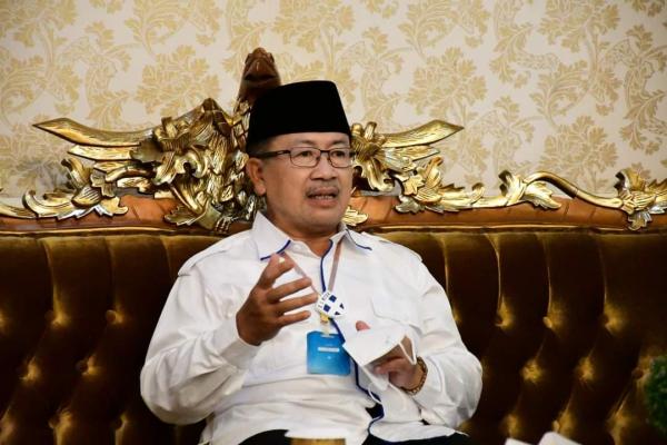 Bupati Cianjur Herman Suherman, Pendidikan Stafsus Harus Gelar S3