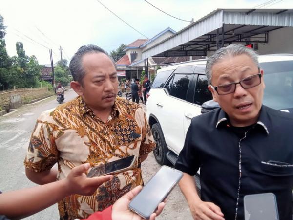 Wabup & Wakil Ketua Komisi XI Diwaduli Warga Kragan Tanah Dekat Sungai Bengawan Solo Berkurang