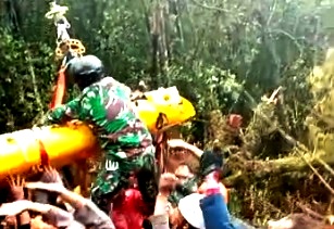 Menggunakan Heli TNI AU, Kapolda Jambi  Berhasil Dievakuasi setelah 3 Hari di Bukit