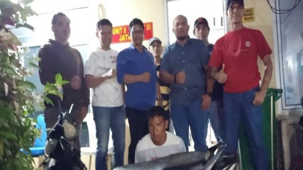 Sedang Asyik Indehoy Bersama Janda Muda, Pencuri Motor yang Viral di Medsos Diringkus Polisi