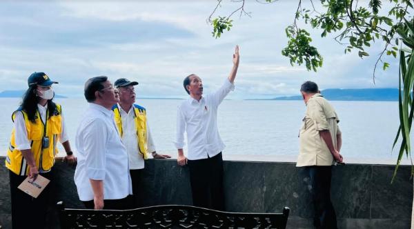 Tinjau Proyek Jalan Tol IKN, Jokowi Targetkan Rampung Akhir 2024