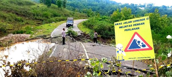 Longsor, Jalan Sabuk Perbatasan Kembali Putus di Desa Mahuitas Lamaknen, Polisi Pasang Garis Polisi