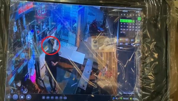 Terekam CCTV, Pencuri di Medan Tega Rampas HP Bocah yang Tengah Buat Konten TikTok