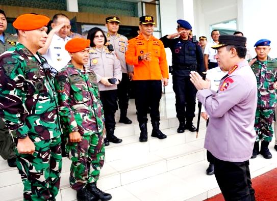 Kapolri Beri Apresiasi Langsung ke TNI yang 'Berputar' Saat Evakuasi Kapolda Jambi