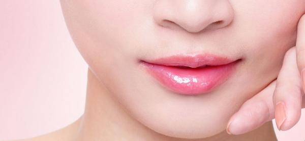 4 Cara Bikin Bibir Merah Alami, Ladies Wajib Coba!