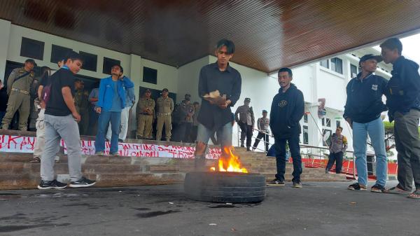 PMII Unsil Tasikmalaya Unjuk Rasa di Depan Bale Kota, Ini Tuntutannya