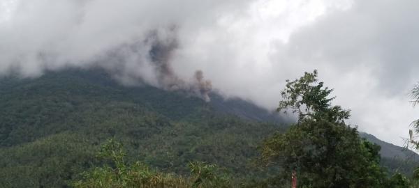 Gunung Karangetang Mengeluarkan Awan Panas, Masyarakat Diminta Berhati-hati