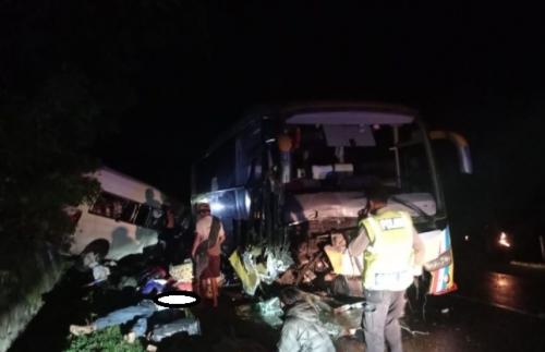 Tragis!  Kecelakaan Maut Bus Surabaya Indah vs Mobil Travel, 6 Tewas 8 Luka-Luka