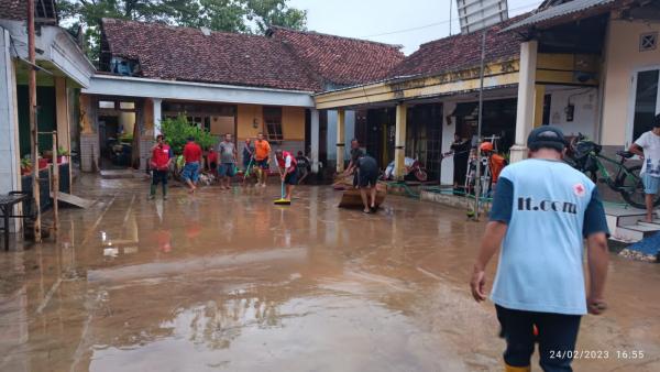 Banjir Setinggi 1 Meter Rendam Tiga Kecamatan di Jember