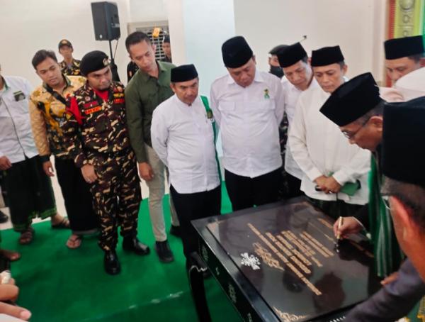 Ketua PBNU Gus Yahya Staquf Resmikan Kantor PCNU Loteng Pertama Di ...