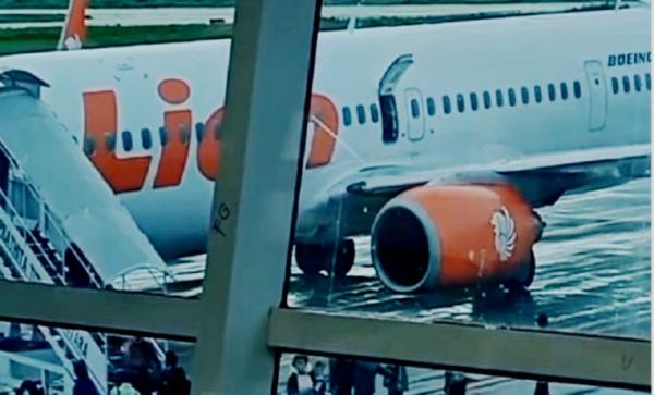 Ternayata Ini Penyebab Penumpang Buka Pintu Darurat Pesawat Lion Air Rute Kupang-Surabaya