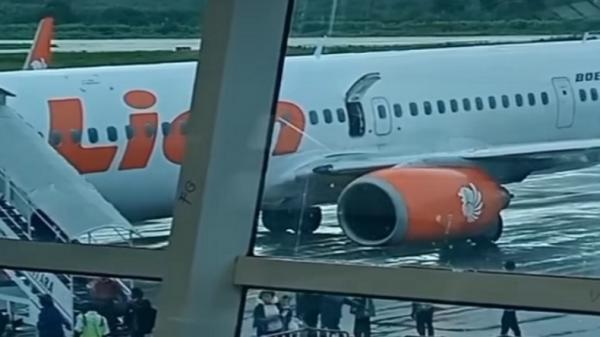 Pintu Darurat Pesawat Lion Air Dibuka Penumpang Jelang Lepas Landas, Begini Kronologisnya