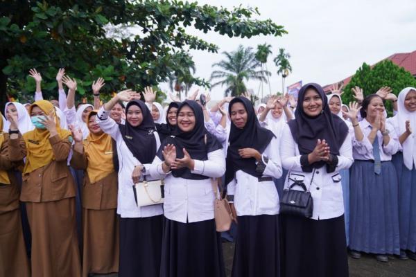 Pemprov Riau Alokasikan Rp76,704 M Gaji Guru Bantu