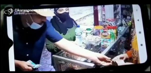Viral Video Sepasang Kekasih Melakukan Modus Kejahatan Pencurian Uang dengan Hipnotis