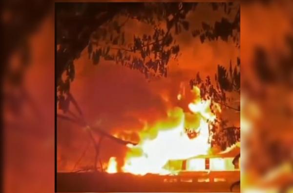 Breaking News: Kebakaran Hebat Landa Pabrik di Arjawinangun Cirebon
