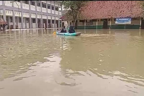 Ratusan Rumah dan 3 Gedung SDN di Bekasi Dilanda Banjir, Ketinggian Air Hampir 1 Meter