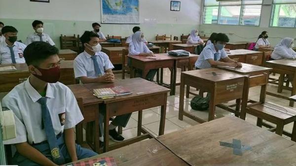 SMA di NTT Masuk Jam 5 Pagi, Kamu Mau?