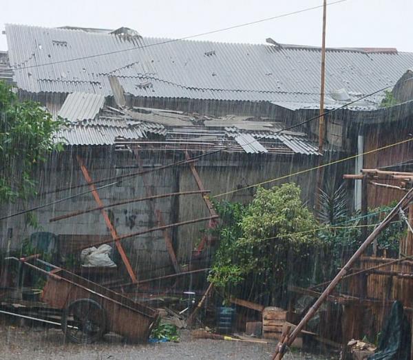 Angin Puting Beliung Rusak Ratusan Rumah di Tambun Selatan Bekasi