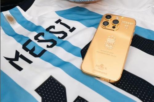 Lionel Messi Bagi-Bagi 35 iPhone Berlapis Emas 24 Karat Seharga Rp3,2 Miliar