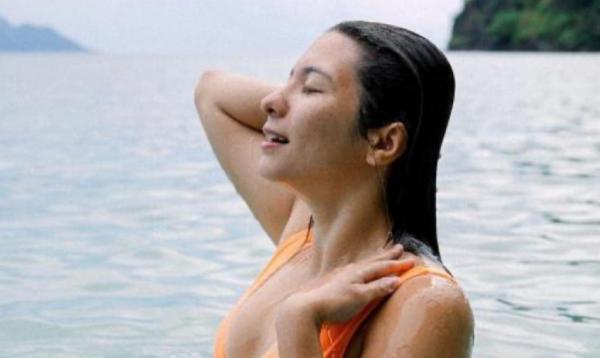 Intip Potret Seksi Shalom Razade Berbikini di Pantai, Netizen; Hot Banget