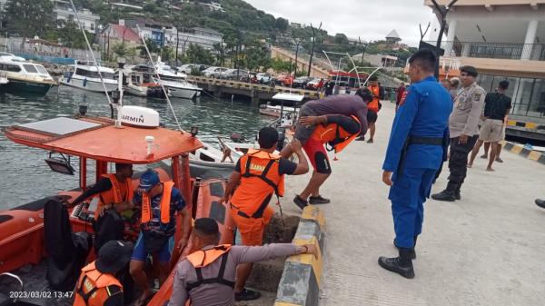 Perahu Motor Tenggelam Dihantam Gelombang, Satu Orang Terluka