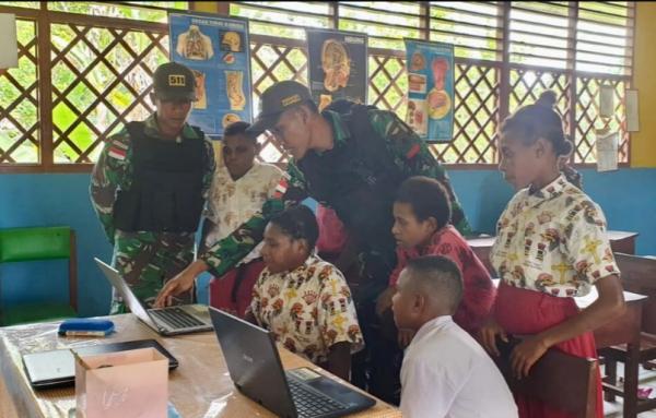 Lawan Ketakutan Teror KKB, TNI Nekat Wujudkan Misi Cerdaskan Anak Papua