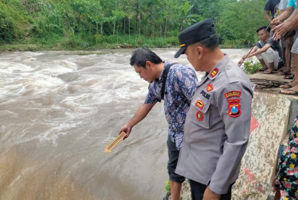 Remaja 18 Tahun di Probolinggo Terseret Arus saat Mandi di Sungai