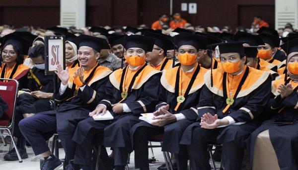 491 Lulusan Dilantik dalam Wisuda Itenas, Rektor Minta Alumni Jadi Pemberani