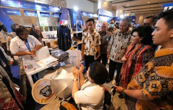 Buka Seminar Bersama Roemah Tiga, Gubernur BI Perry Warjiyo: Saya Bangga Jadi Wong Gawok