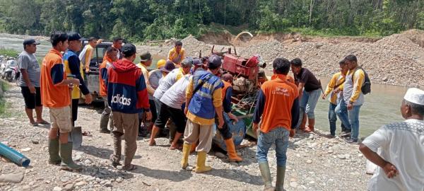 Pemkab Madina Kerahkan Alat Berat Perbaiki Dua Tanggul Jebol di Kecamatan Siabu