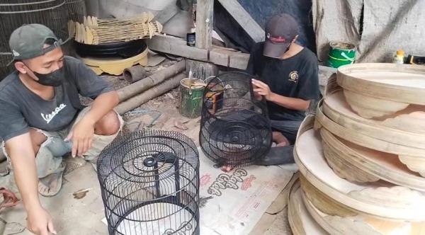 Perajin Sangkar Burung di Selaawi Garut Omzet Ratusan Juta Rupiah Pasok Hingga ke Malaysia