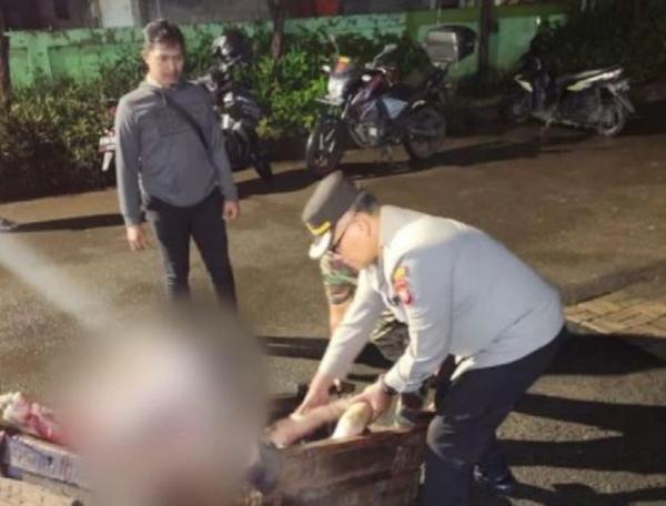 Detik-detik Kapolres Jakut Evakuasi Korban Kebakaran Depo Pertamina Plumpang dengan Gerobak