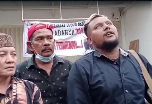 Warga Pacet Demo Tolak Pembukaan Minimarket