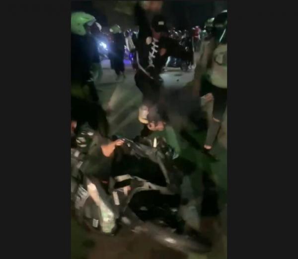 Anarkis! Konvoi Rombongan Pesilat Bikin Rusuh di Ngawi, Pukuli Warga hingga Bakar Motor